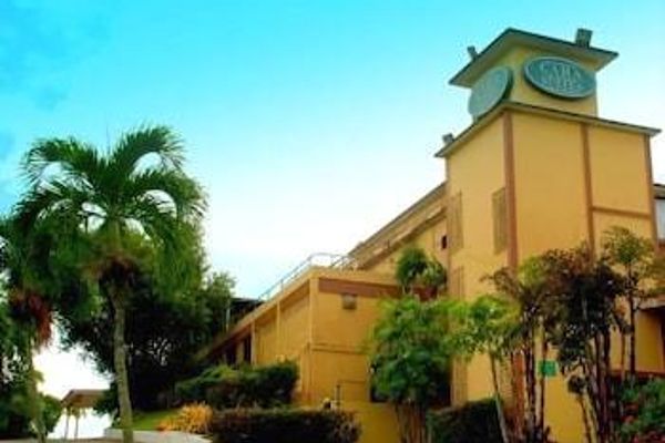 Cara Suites Hotel and Conference Centre (Claxton Bay)